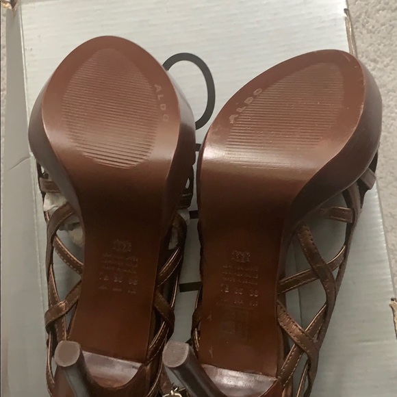 NEW /Unworn High Heels Size 7 - Picture 2 of 4